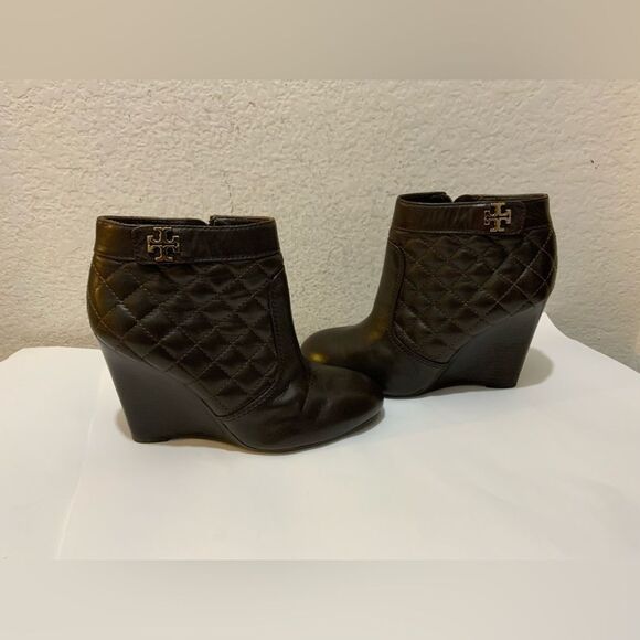 Tory Burch Leila Brown Leather Quilted Ankle Wedge Booties Sz 8 - Picture 1 of 11